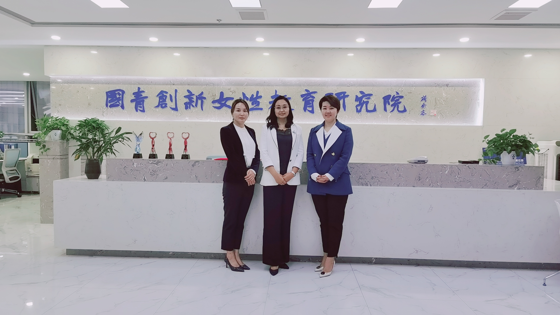 李凤凡律师受邀为天下女人研习社山东分社作题为“《民法典》时代——财富传承与幸福人生”的 公益法律讲座