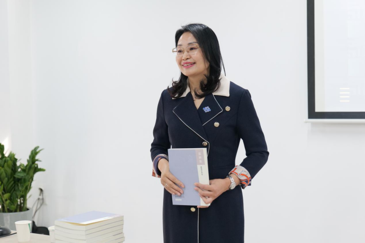 李凤凡律师受邀参加婚姻家事与财富管理专业委员会座谈会及律师业务培训并作“婚姻家事与财富管理律师专业化发展路径”主题分享