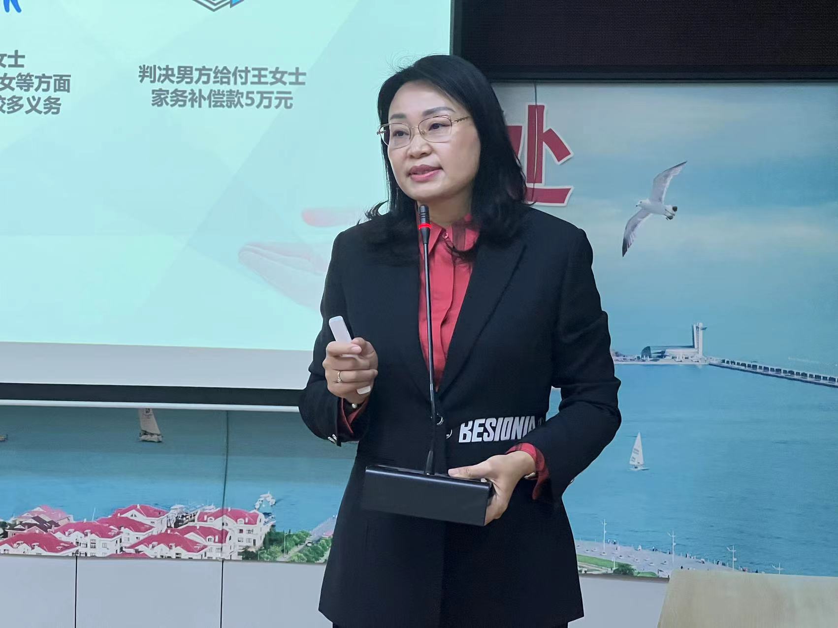 李凤凡受邀为八大湖街道社区居民开展《民法典》时代家庭财富保护与幸福人生主题讲座